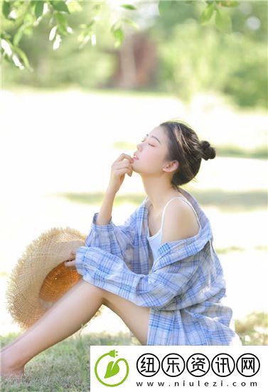 动漫女被-c-扒衣服做小电影引发热议-网友：纷纷讨论不雅场景！
