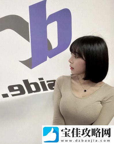 肚兜藏不住两团雪白军营，闪耀着青春的旋律，网友：这画面真让人惊艳！