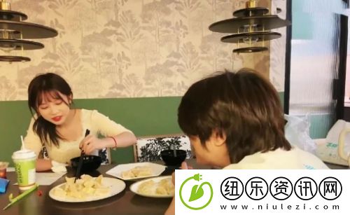 呆妹儿邀请男主播来家包饺子-从早忙到晚不曾休息-饺子没熟遭吐槽