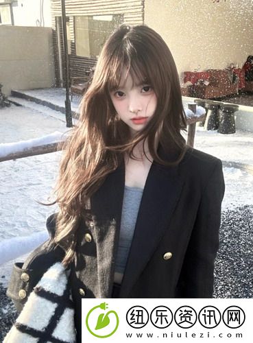 网暴加剧！女学生被c扒衣服英文站事件背后的隐情，网友们的反应让人震惊！