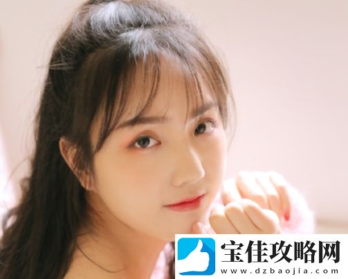 丰满的 子2理伦身审美多元碰撞，网友：自信绽放光芒，魅力无限！
