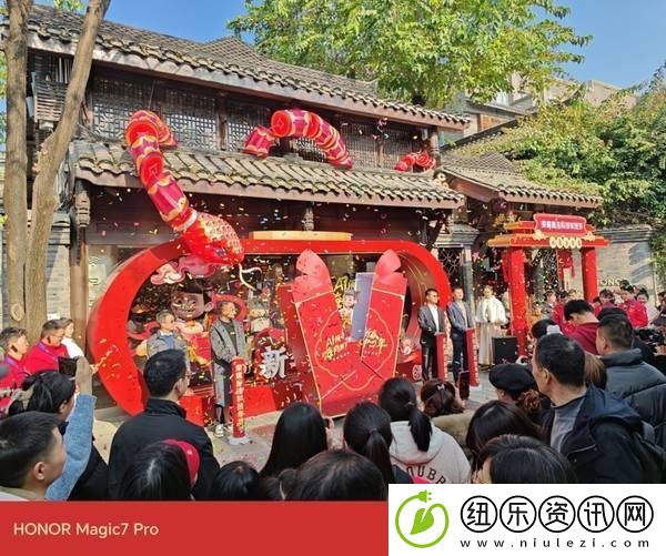 成都宽窄巷子迎新年-荣耀AI魔法市集携手“哪吒”闹新春