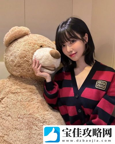 一面膜胸口一面吃下部位片段：这种独特的护肤方法让你惊叹不已，效果居然如此明显！