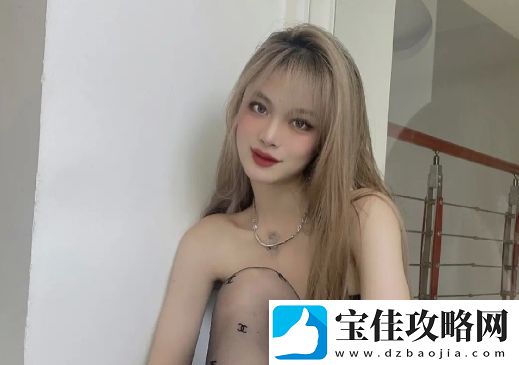 动漫女被 c 扒衣服做小电影情节冲突引发讨论，网友：这剧情真的太离谱了！