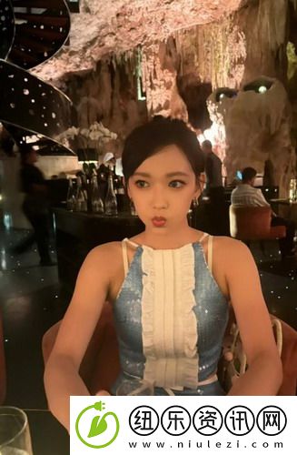 一边吃奶一边敷视频好几个人：社交媒体上的新风潮引发热议！